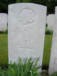 Etaples Military Cemetery - Johnstone, C